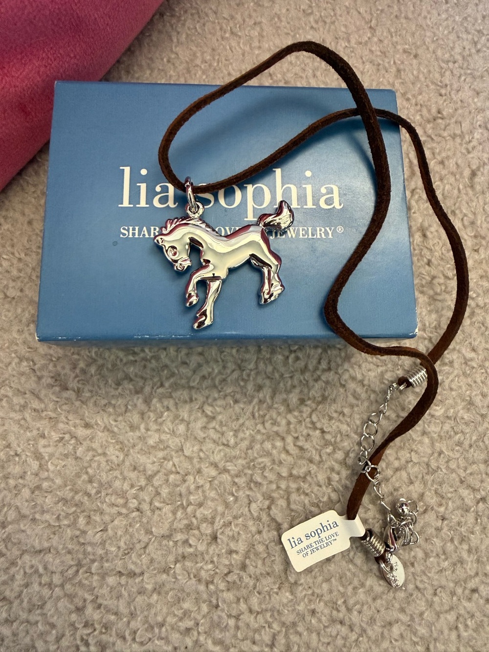 Lia Sophia  ✨ NWT Lia Sophia "Wild Horse" Pendant Necklace ✨